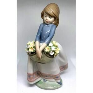 Lladro “Flower Girl” Porcelain Figurine #5467 – Hand Made in Spain